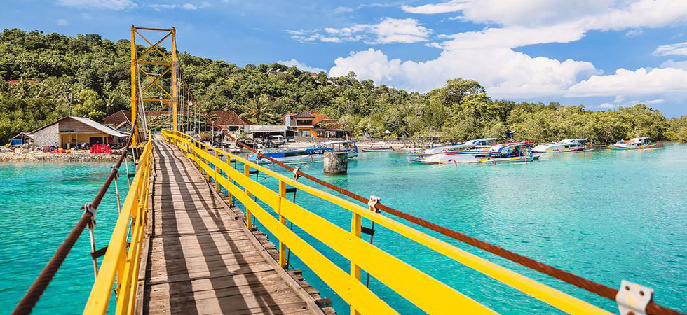 The Yellow bridge to Nusa Ceningan